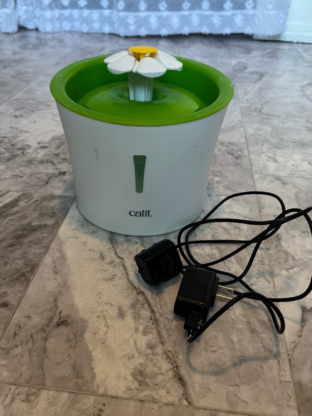 Green & White Flower Fountain - Automatic Pet Waterer